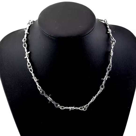 Other - Wire Thorns Iron Unisex Necklaces